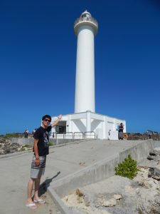沖縄の残波岬の灯台