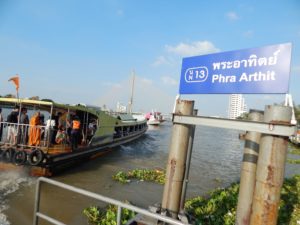 タイの水上バスの駅