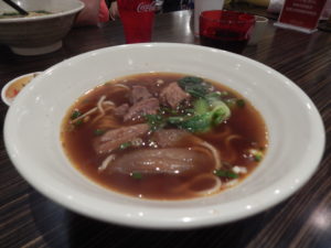台北の牛肉麺