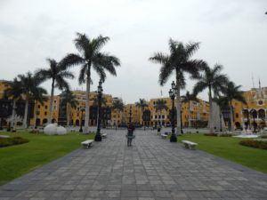 リマの旧市街のアルマス広場